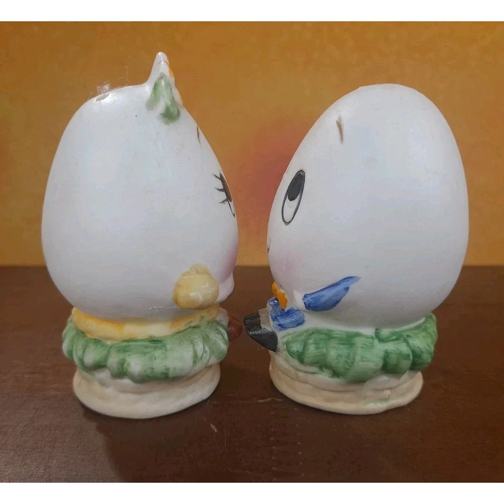 Vintage Anamorphic Egg Salt And Pepper Shakers Mr And Mrs Egg